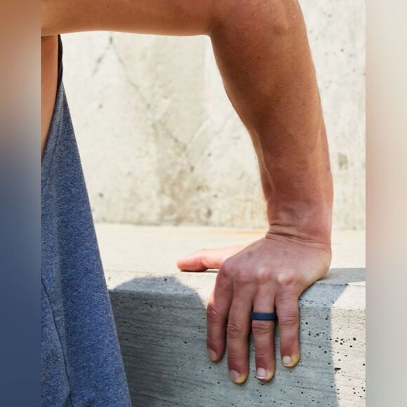 Qalo Navy Blue Silicone Ring (6) - Picture 1 of 6
